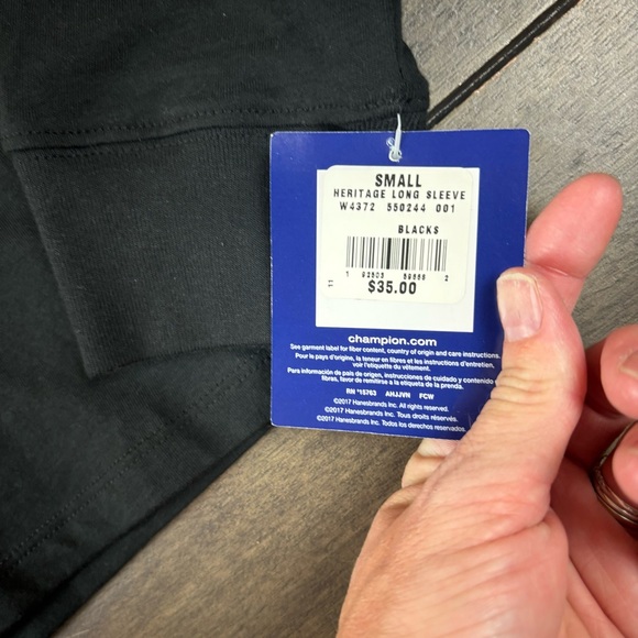 New with tags champion, long sleeve shirt with striped detail in size small - Picture 4 of 6